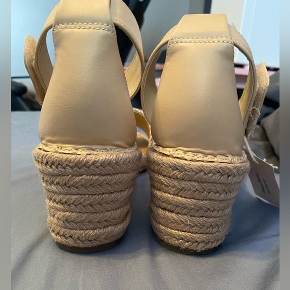 Tommy Bahama wedge sandals - Picture 3 of 5
